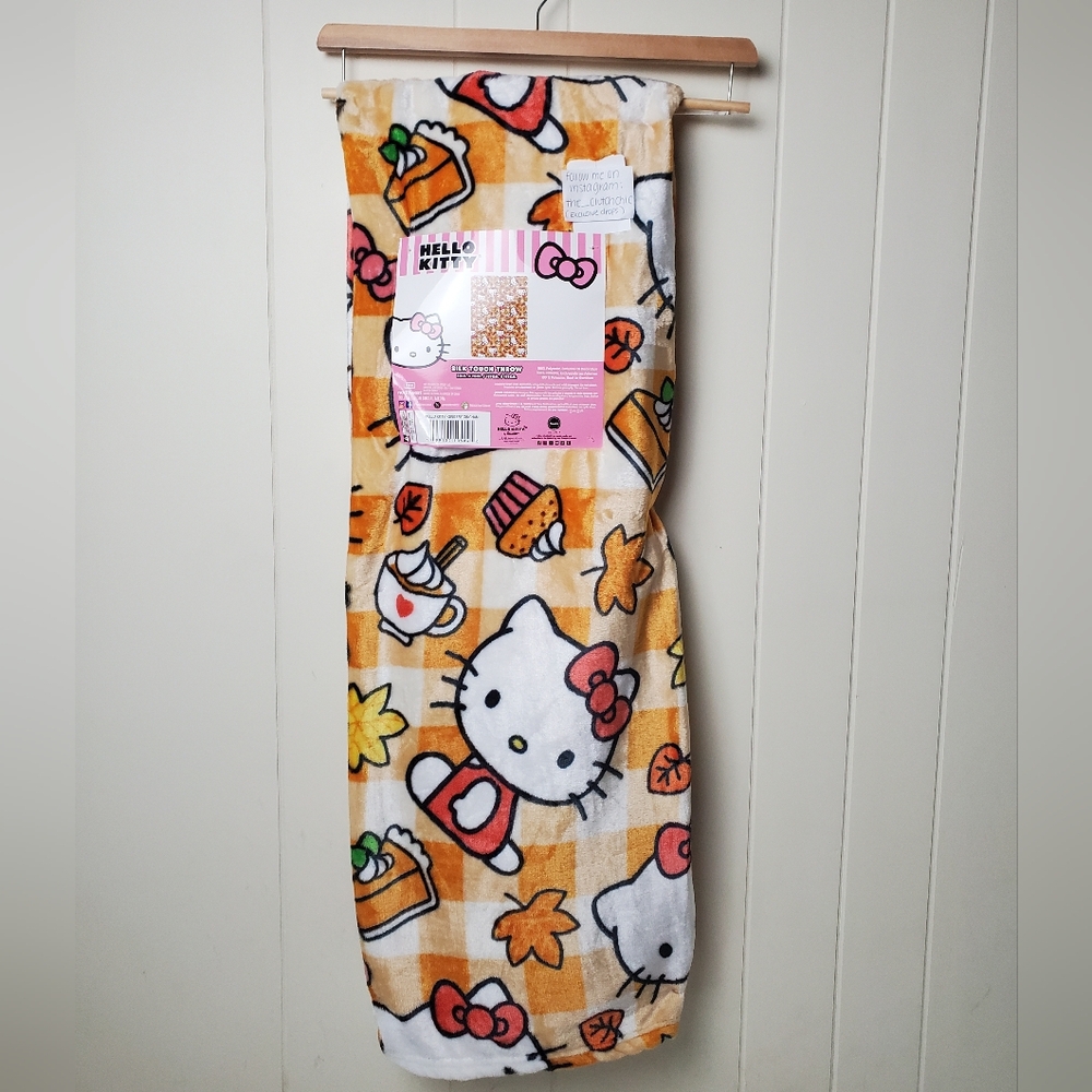 HELLO KITTY Fall Graham Latte Throw Blanket - Picture 1 of 4